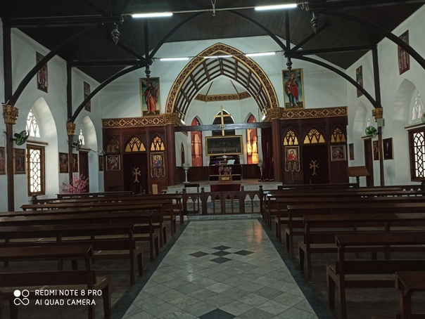 Внутренняя часть армянского храма Янгона