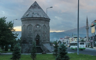 Как армяне сельджуков архитектуре учили