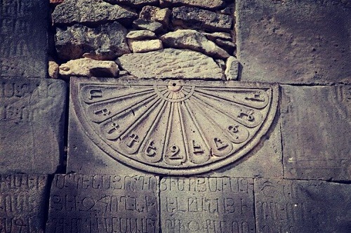 Чей календарь древнее?