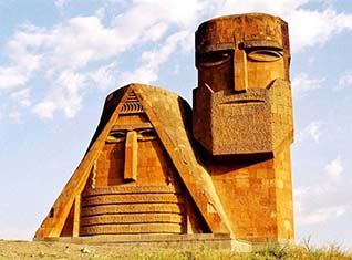 К чему приводит увлечение ксенофобской риторикой