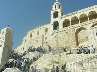 Кадры сожённых и разбитых икон