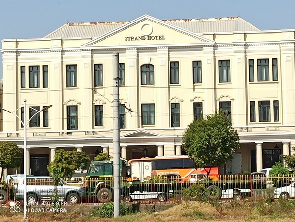 Отель братьев Саркис